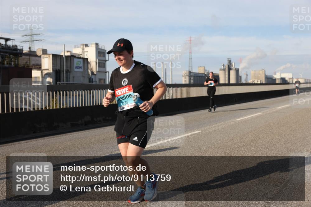 03.10.2025 - Köhlbrandbrückenlauf Lena Gebhardt http://msf.ph/oto/9113759 03.10.2025 10:17:04 Position 2 2042 meine-sportfotos.de