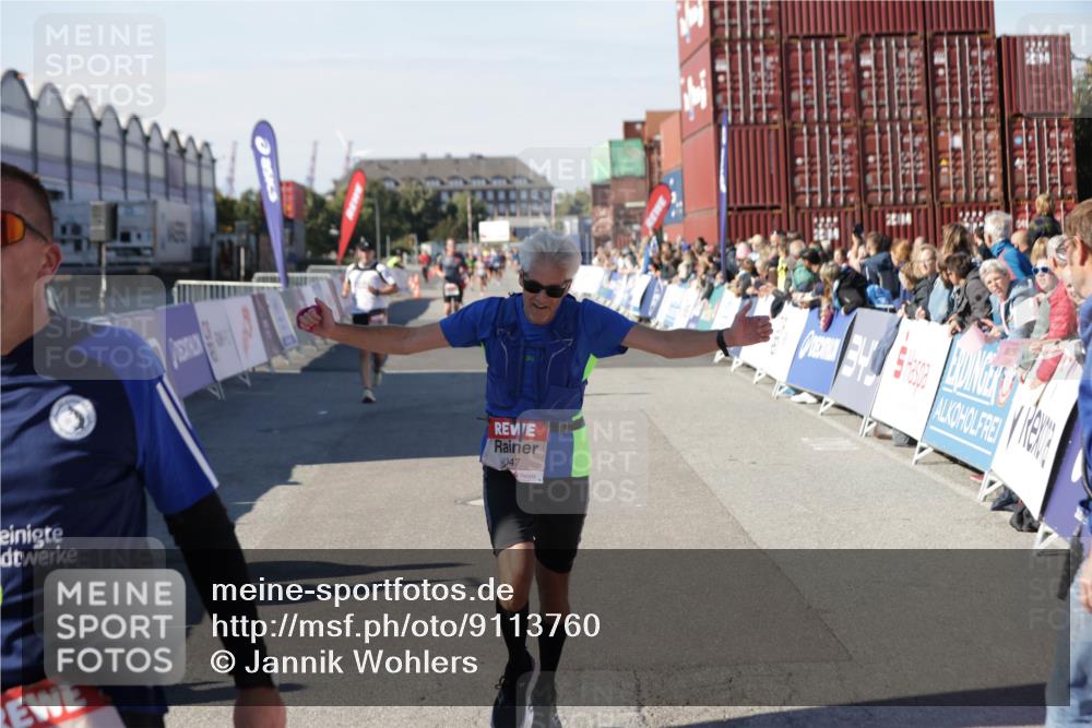 03.10.2025 - Köhlbrandbrückenlauf Jannik Wohlers http://msf.ph/oto/9113760 03.10.2025 13:01:36 Ziel 4047, 4073, 4219, 4220, 4257, 4284, 4292, 4304, 5424, 6775, 6801 meine-sportfotos.de