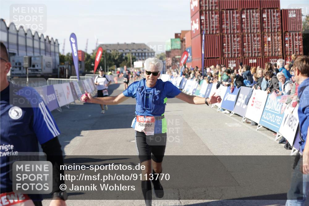 03.10.2025 - Köhlbrandbrückenlauf Jannik Wohlers http://msf.ph/oto/9113770 03.10.2025 13:01:36 Ziel 4047, 4073, 4219, 4220, 4257, 4284, 4292, 4304, 5424, 6775, 6801 meine-sportfotos.de