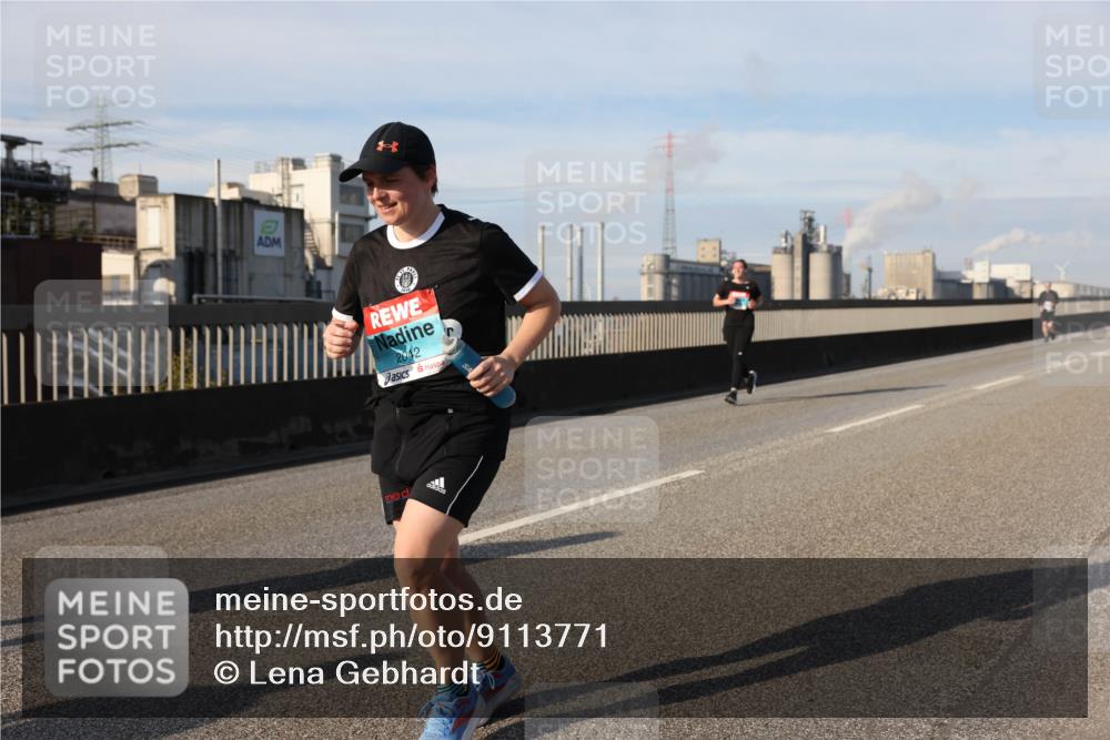 03.10.2025 - Köhlbrandbrückenlauf Lena Gebhardt http://msf.ph/oto/9113771 03.10.2025 10:17:04 Position 2 2042 meine-sportfotos.de