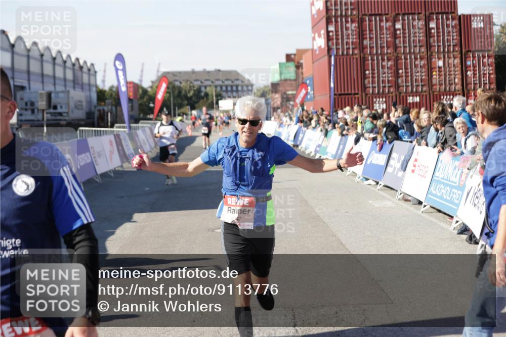 03.10.2025 - Köhlbrandbrückenlauf Jannik Wohlers http://msf.ph/oto/9113776 03.10.2025 13:01:36 Ziel 4047, 4073, 4219, 4220, 4257, 4284, 4292, 4304, 5424, 6775, 6801 meine-sportfotos.de