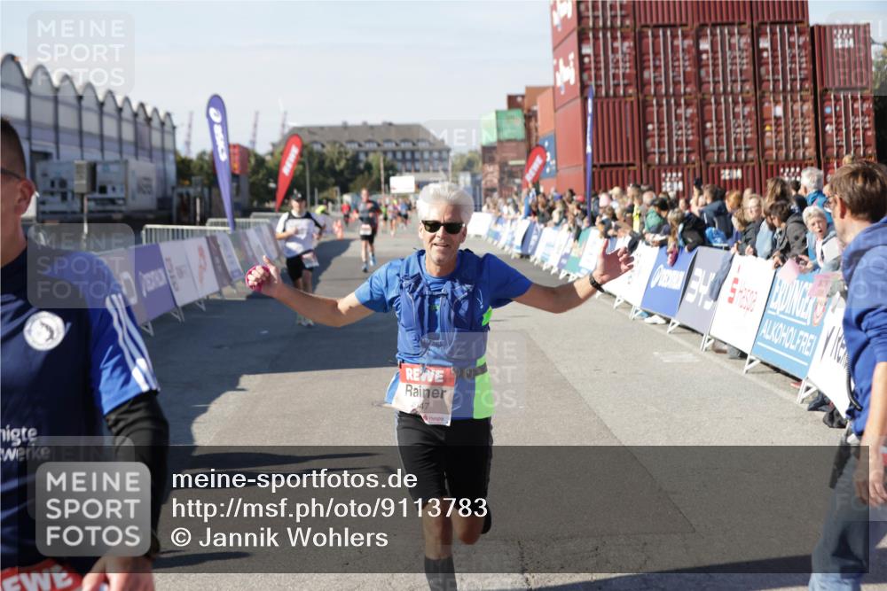 03.10.2025 - Köhlbrandbrückenlauf Jannik Wohlers http://msf.ph/oto/9113783 03.10.2025 13:01:36 Ziel 4047, 4073, 4219, 4220, 4257, 4284, 4292, 4304, 5424, 6775, 6801 meine-sportfotos.de