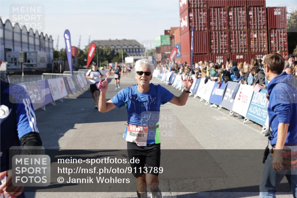 03.10.2025 - Köhlbrandbrückenlauf Jannik Wohlers http://msf.ph/oto/9113789 03.10.2025 13:01:36 Ziel 4047, 4073, 4219, 4220, 4257, 4284, 4292, 4304, 5424, 6775, 6801 meine-sportfotos.de