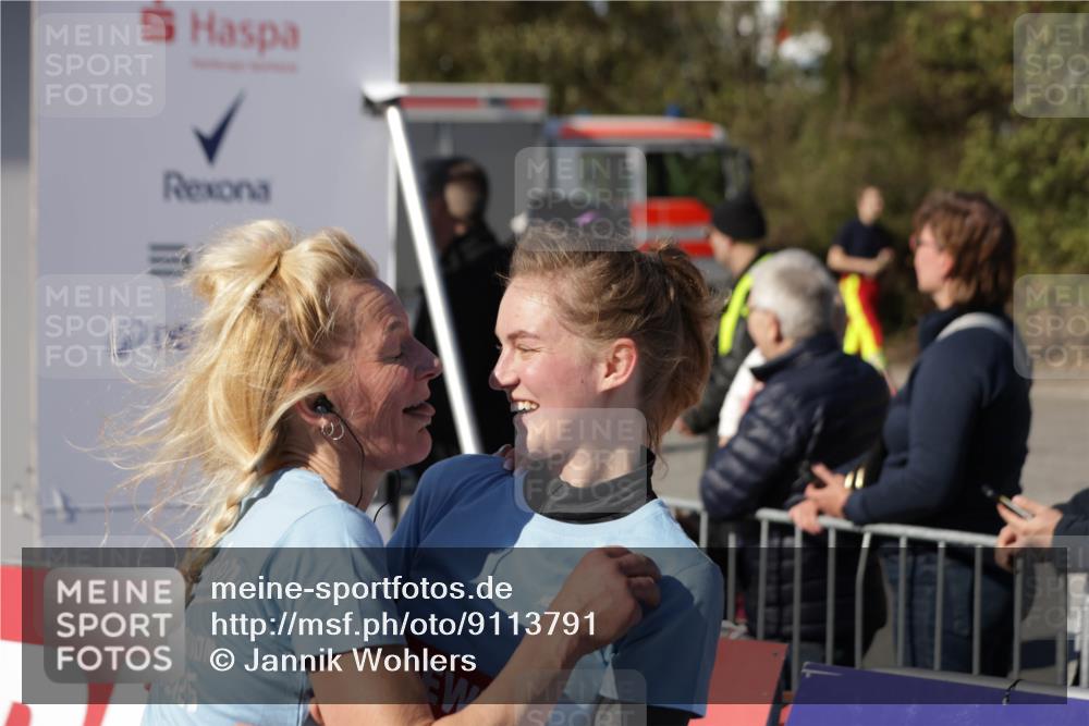 03.10.2025 - Köhlbrandbrückenlauf Jannik Wohlers http://msf.ph/oto/9113791 03.10.2025 13:31:59 Ziel 4842, 4902, 4935, 5246, 5247, 5248, 5267, 5463, 5817, 6076, 6126, 6452, 6736 meine-sportfotos.de