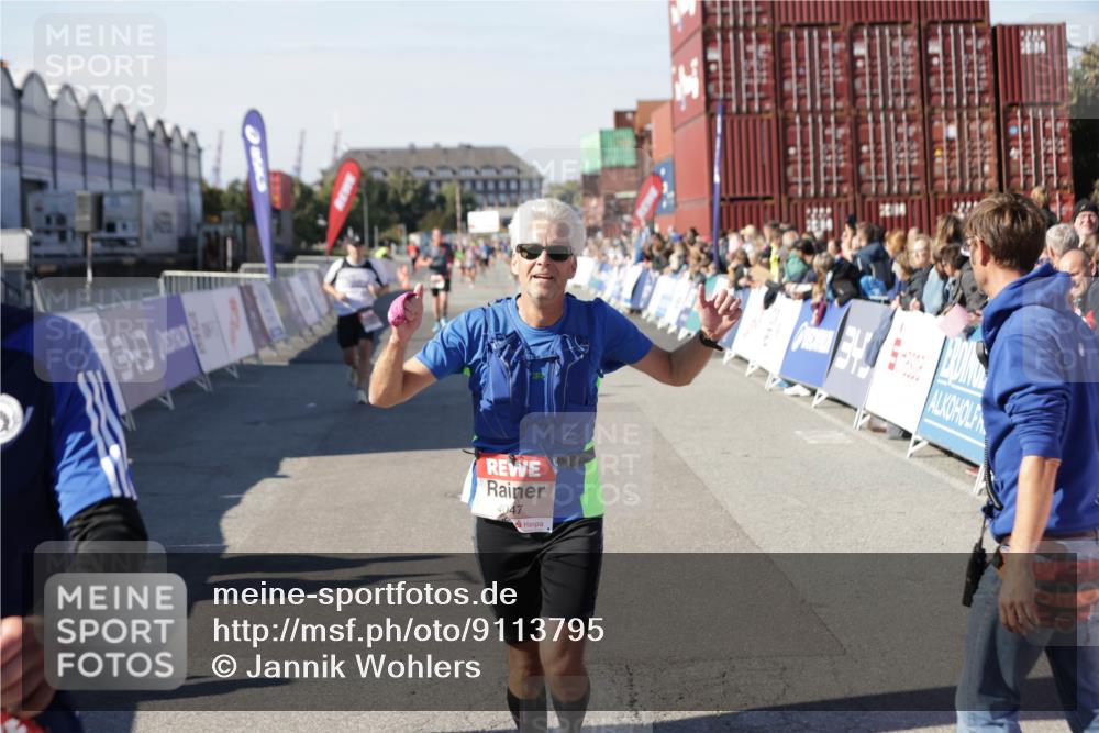 03.10.2025 - Köhlbrandbrückenlauf Jannik Wohlers http://msf.ph/oto/9113795 03.10.2025 13:01:36 Ziel 4047, 4073, 4219, 4220, 4257, 4284, 4292, 4304, 5424, 6775, 6801 meine-sportfotos.de