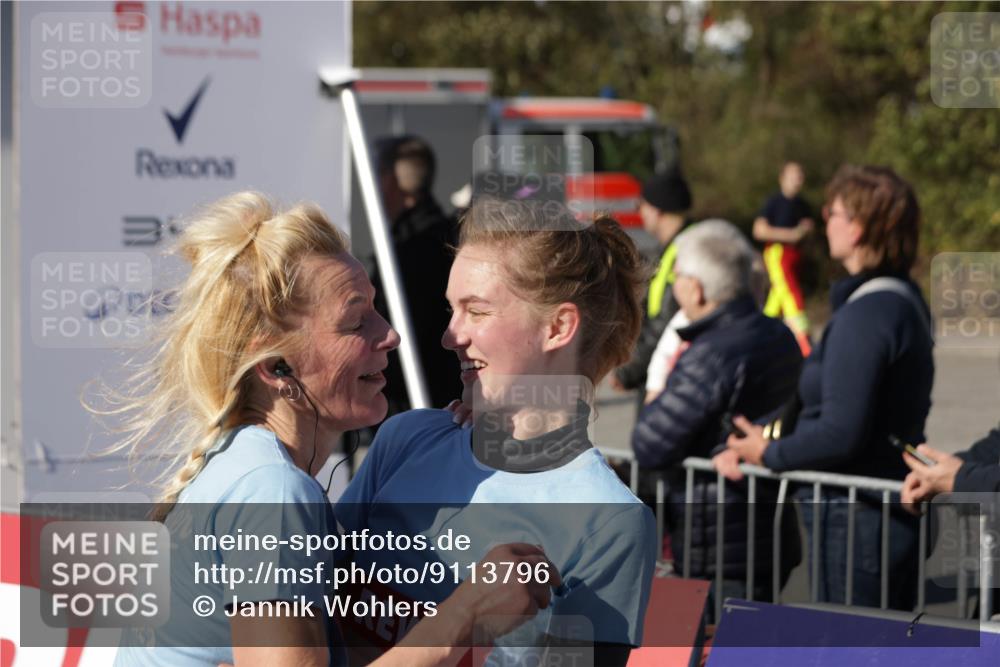 03.10.2025 - Köhlbrandbrückenlauf Jannik Wohlers http://msf.ph/oto/9113796 03.10.2025 13:31:59 Ziel 4842, 4902, 4935, 5246, 5247, 5248, 5267, 5463, 5817, 6076, 6126, 6452, 6736 meine-sportfotos.de