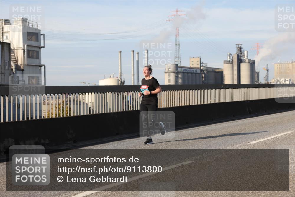 03.10.2025 - Köhlbrandbrückenlauf Lena Gebhardt http://msf.ph/oto/9113800 03.10.2025 10:17:06 Position 2  meine-sportfotos.de