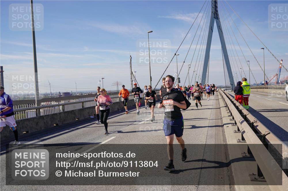 03.10.2025 - Köhlbrandbrückenlauf Michael Burmester http://msf.ph/oto/9113804 03.10.2025 12:55:30 Position 2 825 meine-sportfotos.de