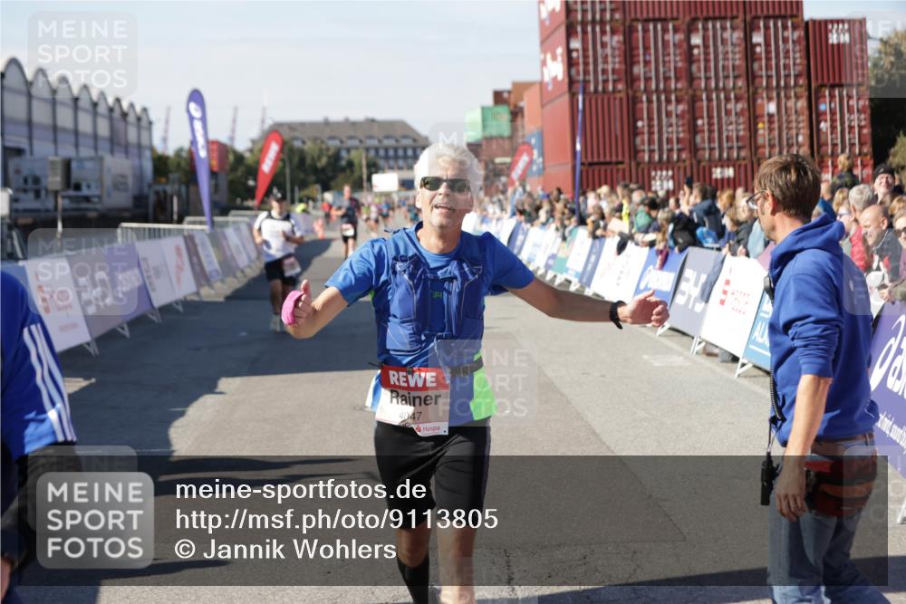 03.10.2025 - Köhlbrandbrückenlauf Jannik Wohlers http://msf.ph/oto/9113805 03.10.2025 13:01:36 Ziel 4047, 4073, 4219, 4220, 4257, 4284, 4292, 4304, 5424, 6775, 6801 meine-sportfotos.de