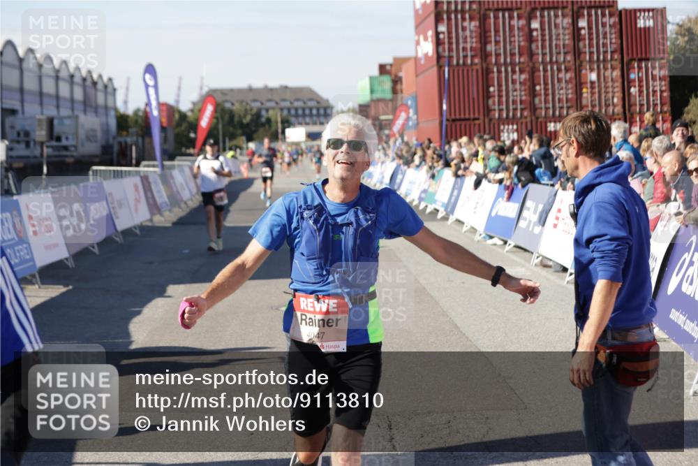 03.10.2025 - Köhlbrandbrückenlauf Jannik Wohlers http://msf.ph/oto/9113810 03.10.2025 13:01:36 Ziel 4047, 4073, 4219, 4220, 4257, 4284, 4292, 4304, 5424, 6775, 6801 meine-sportfotos.de