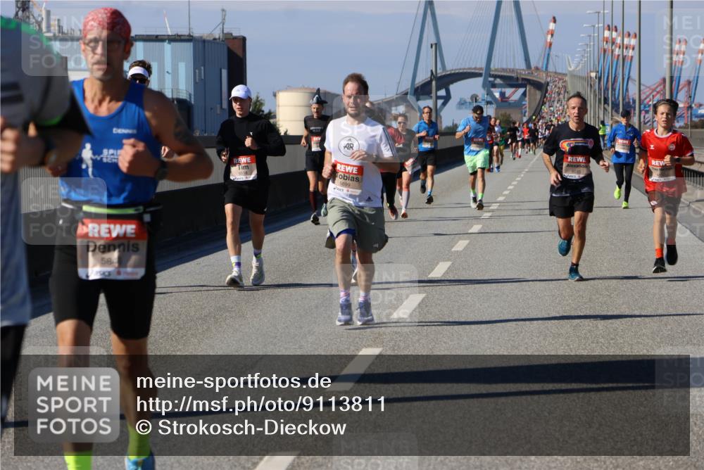 03.10.2025 - Köhlbrandbrückenlauf Strokosch-Dieckow http://msf.ph/oto/9113811 03.10.2025 12:44:06 Position 3 58, 6518, 5699, 6015 meine-sportfotos.de
