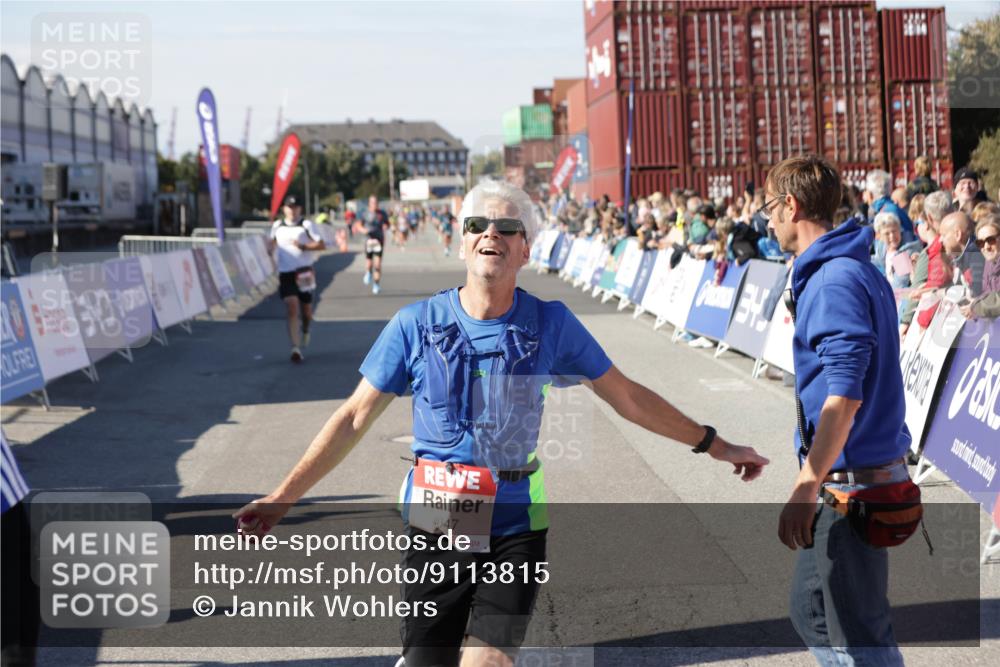 03.10.2025 - Köhlbrandbrückenlauf Jannik Wohlers http://msf.ph/oto/9113815 03.10.2025 13:01:36 Ziel 4047, 4073, 4219, 4220, 4257, 4284, 4292, 4304, 5424, 6775, 6801 meine-sportfotos.de