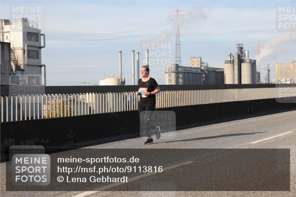 03.10.2025 - Köhlbrandbrückenlauf Lena Gebhardt http://msf.ph/oto/9113816 03.10.2025 10:17:06 Position 2  meine-sportfotos.de