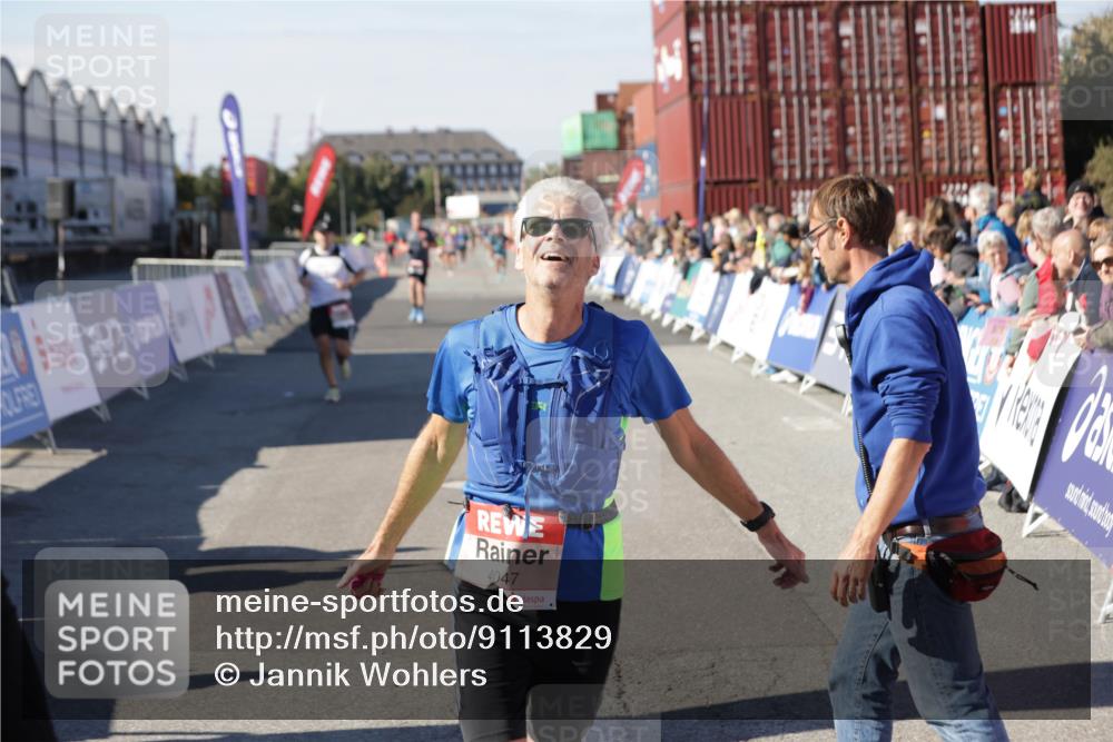 03.10.2025 - Köhlbrandbrückenlauf Jannik Wohlers http://msf.ph/oto/9113829 03.10.2025 13:01:36 Ziel 4047, 4073, 4219, 4220, 4257, 4284, 4292, 4304, 5424, 6775, 6801 meine-sportfotos.de