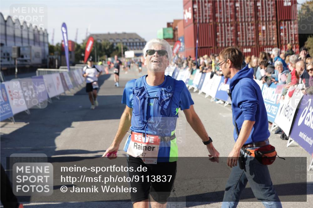 03.10.2025 - Köhlbrandbrückenlauf Jannik Wohlers http://msf.ph/oto/9113837 03.10.2025 13:01:36 Ziel 4047, 4073, 4219, 4220, 4257, 4284, 4292, 4304, 5424, 6775, 6801 meine-sportfotos.de