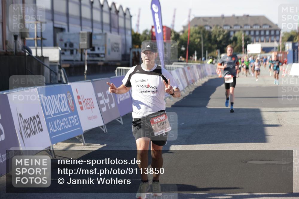 03.10.2025 - Köhlbrandbrückenlauf Jannik Wohlers http://msf.ph/oto/9113850 03.10.2025 13:01:40 Ziel 4047, 4073, 4219, 4220, 4257, 5424, 5671, 6801 meine-sportfotos.de