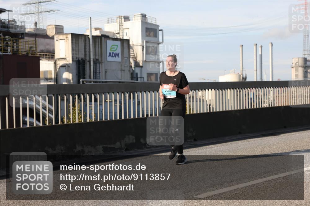 03.10.2025 - Köhlbrandbrückenlauf Lena Gebhardt http://msf.ph/oto/9113857 03.10.2025 10:17:07 Position 2 2723 meine-sportfotos.de