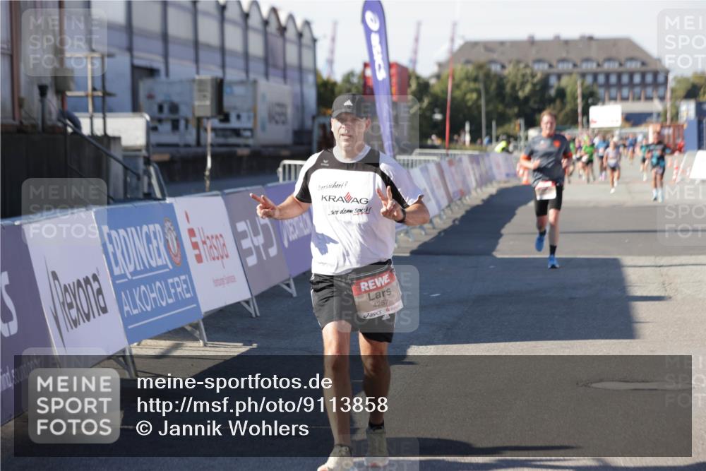 03.10.2025 - Köhlbrandbrückenlauf Jannik Wohlers http://msf.ph/oto/9113858 03.10.2025 13:01:40 Ziel 4047, 4073, 4219, 4220, 4257, 5424, 5671, 6801 meine-sportfotos.de