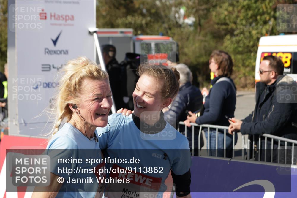 03.10.2025 - Köhlbrandbrückenlauf Jannik Wohlers http://msf.ph/oto/9113862 03.10.2025 13:32:00 Ziel 4842, 4902, 4935, 5246, 5247, 5248, 5267, 5463, 5817, 6076, 6126, 6460, 6736 meine-sportfotos.de
