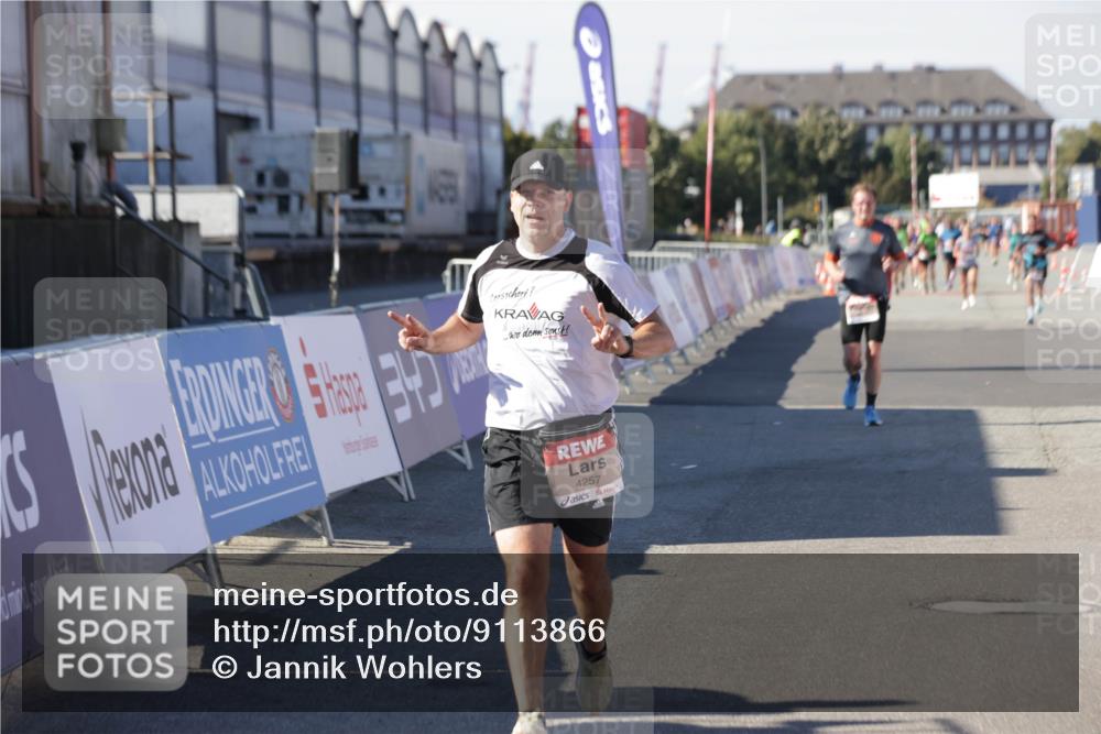 03.10.2025 - Köhlbrandbrückenlauf Jannik Wohlers http://msf.ph/oto/9113866 03.10.2025 13:01:40 Ziel 4047, 4073, 4219, 4220, 4257, 5424, 5671, 6801 meine-sportfotos.de