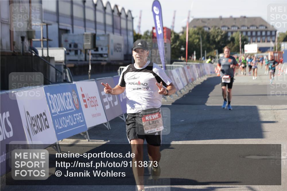 03.10.2025 - Köhlbrandbrückenlauf Jannik Wohlers http://msf.ph/oto/9113873 03.10.2025 13:01:40 Ziel 4047, 4073, 4219, 4220, 4257, 5424, 5671, 6801 meine-sportfotos.de