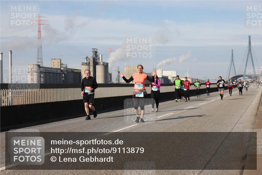 03.10.2025 - Köhlbrandbrückenlauf Lena Gebhardt http://msf.ph/oto/9113879 03.10.2025 10:17:15 Position 2  meine-sportfotos.de