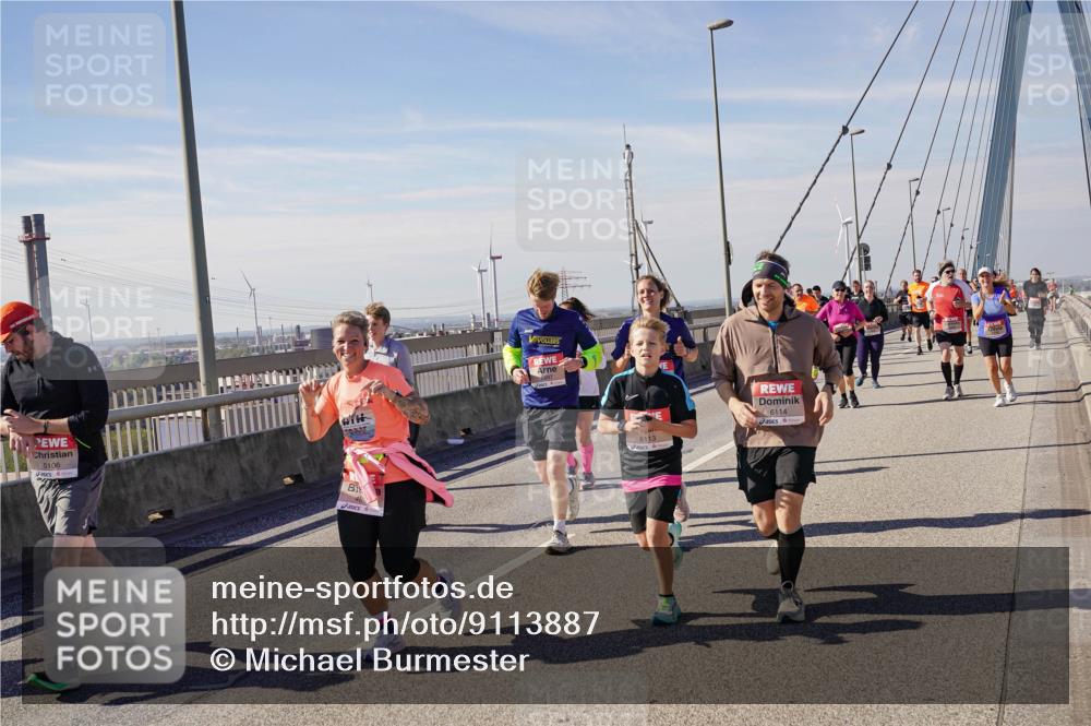 03.10.2025 - Köhlbrandbrückenlauf Michael Burmester http://msf.ph/oto/9113887 03.10.2025 12:55:35 Position 2 5106, 6113, 6114 meine-sportfotos.de