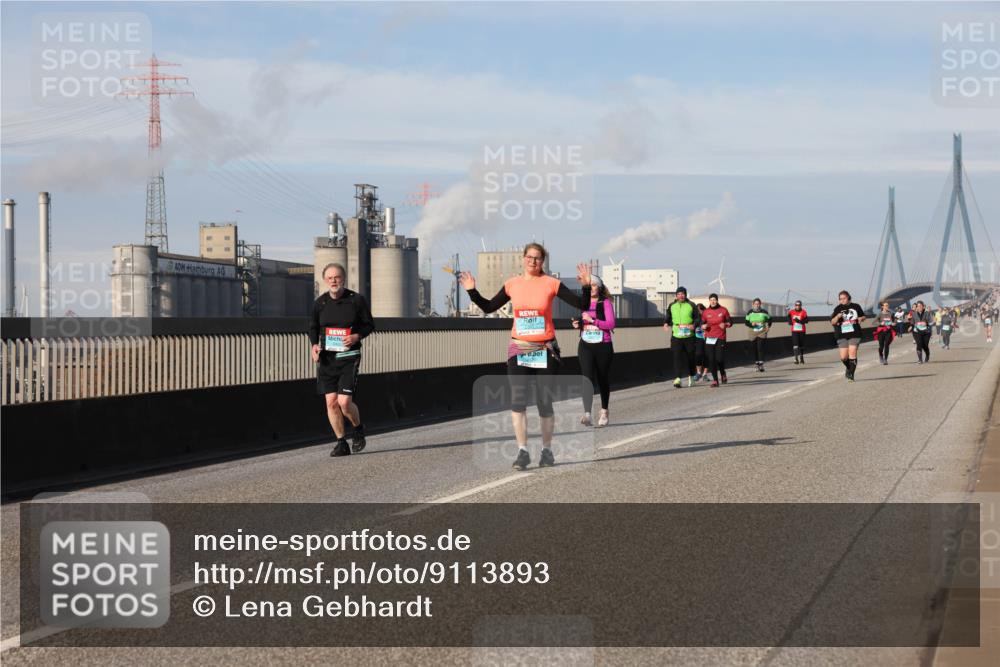 03.10.2025 - Köhlbrandbrückenlauf Lena Gebhardt http://msf.ph/oto/9113893 03.10.2025 10:17:15 Position 2  meine-sportfotos.de