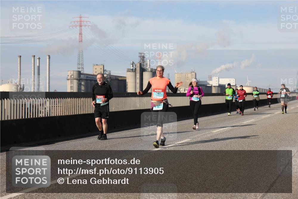 03.10.2025 - Köhlbrandbrückenlauf Lena Gebhardt http://msf.ph/oto/9113905 03.10.2025 10:17:16 Position 2  meine-sportfotos.de