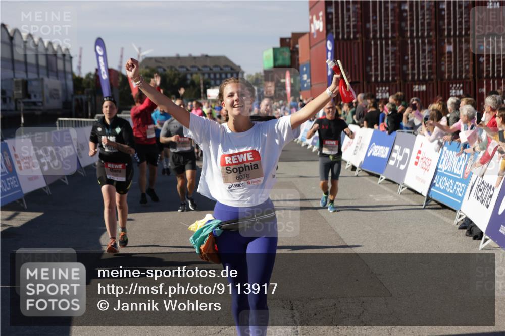 03.10.2025 - Köhlbrandbrückenlauf Jannik Wohlers http://msf.ph/oto/9113917 03.10.2025 13:32:02 Ziel 4443, 4842, 4902, 5155, 5246, 5247, 5248, 5267, 6076, 6126, 6460, 6736 meine-sportfotos.de