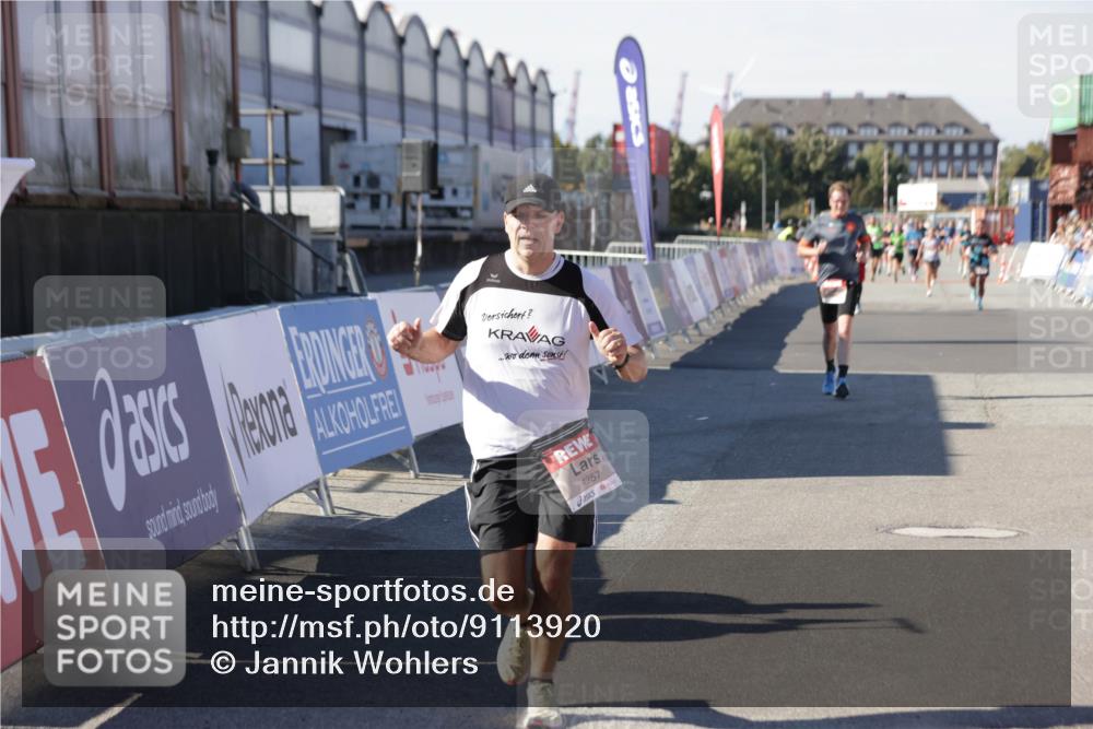 03.10.2025 - Köhlbrandbrückenlauf Jannik Wohlers http://msf.ph/oto/9113920 03.10.2025 13:01:40 Ziel 4047, 4073, 4219, 4220, 4257, 5424, 5671, 6801 meine-sportfotos.de