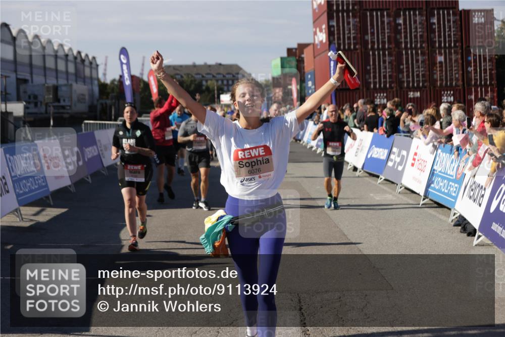 03.10.2025 - Köhlbrandbrückenlauf Jannik Wohlers http://msf.ph/oto/9113924 03.10.2025 13:32:02 Ziel 4443, 4842, 4902, 5155, 5246, 5247, 5248, 5267, 6076, 6126, 6460, 6736 meine-sportfotos.de