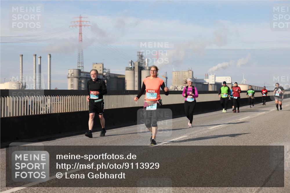 03.10.2025 - Köhlbrandbrückenlauf Lena Gebhardt http://msf.ph/oto/9113929 03.10.2025 10:17:16 Position 2 2347 meine-sportfotos.de