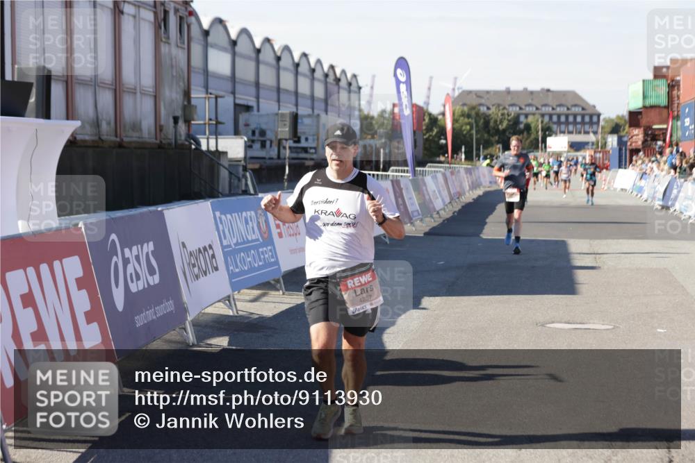 03.10.2025 - Köhlbrandbrückenlauf Jannik Wohlers http://msf.ph/oto/9113930 03.10.2025 13:01:40 Ziel 4047, 4073, 4219, 4220, 4257, 5424, 5671, 6801 meine-sportfotos.de
