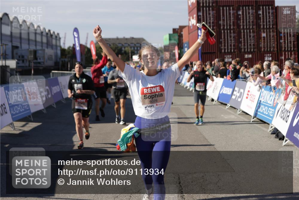 03.10.2025 - Köhlbrandbrückenlauf Jannik Wohlers http://msf.ph/oto/9113934 03.10.2025 13:32:02 Ziel 4443, 4842, 4902, 5155, 5246, 5247, 5248, 5267, 6076, 6126, 6460, 6736 meine-sportfotos.de