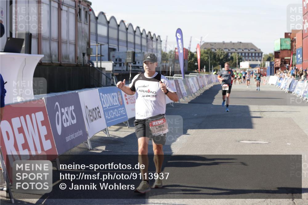 03.10.2025 - Köhlbrandbrückenlauf Jannik Wohlers http://msf.ph/oto/9113937 03.10.2025 13:01:40 Ziel 4047, 4073, 4219, 4220, 4257, 5424, 5671, 6801 meine-sportfotos.de
