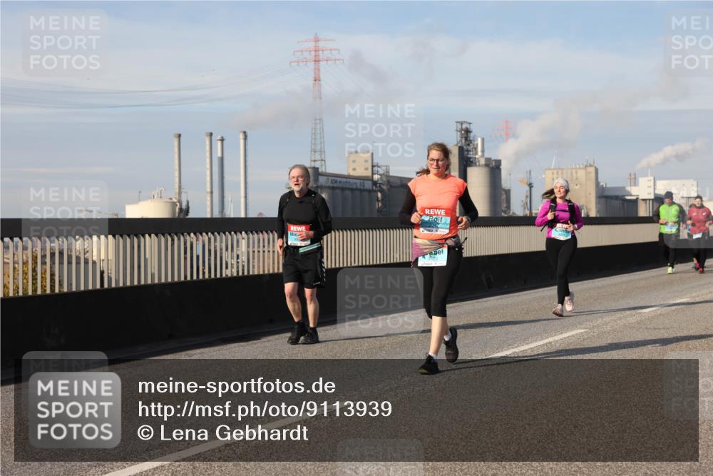 03.10.2025 - Köhlbrandbrückenlauf Lena Gebhardt http://msf.ph/oto/9113939 03.10.2025 10:17:17 Position 2  meine-sportfotos.de