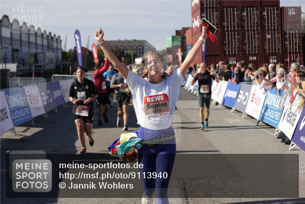 03.10.2025 - Köhlbrandbrückenlauf Jannik Wohlers http://msf.ph/oto/9113940 03.10.2025 13:32:02 Ziel 4443, 4842, 4902, 5155, 5246, 5247, 5248, 5267, 6076, 6126, 6460, 6736 meine-sportfotos.de
