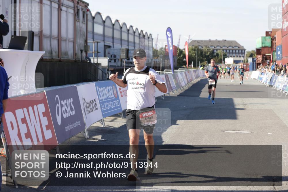 03.10.2025 - Köhlbrandbrückenlauf Jannik Wohlers http://msf.ph/oto/9113944 03.10.2025 13:01:40 Ziel 4047, 4073, 4219, 4220, 4257, 5424, 5671, 6801 meine-sportfotos.de