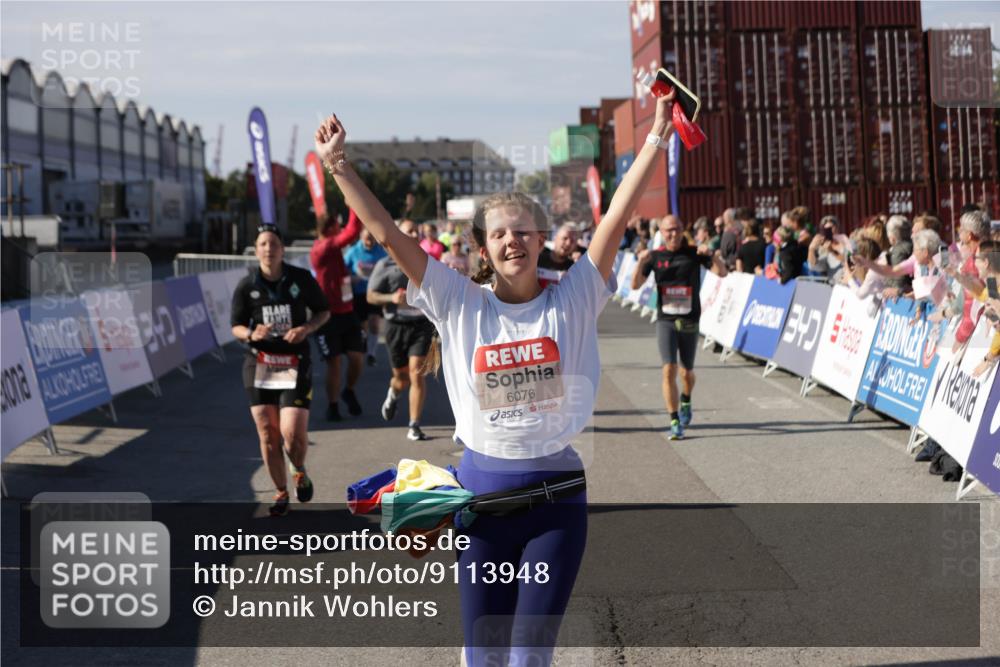 03.10.2025 - Köhlbrandbrückenlauf Jannik Wohlers http://msf.ph/oto/9113948 03.10.2025 13:32:02 Ziel 4443, 4842, 4902, 5155, 5246, 5247, 5248, 5267, 6076, 6126, 6460, 6736 meine-sportfotos.de