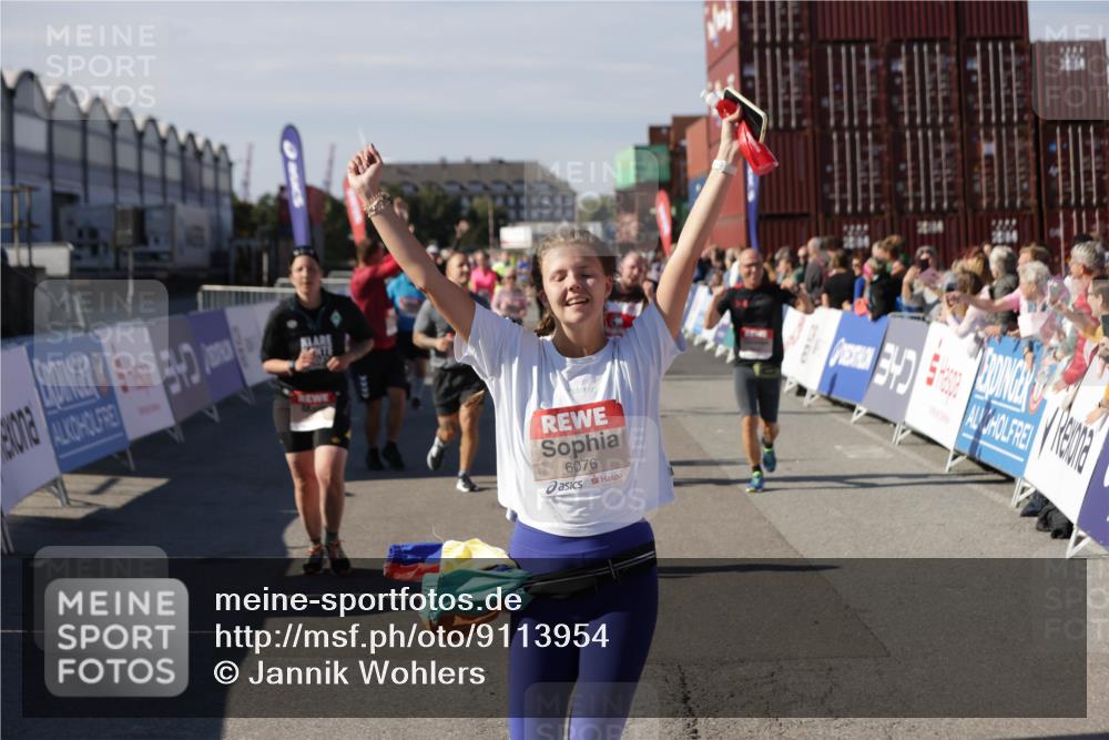 03.10.2025 - Köhlbrandbrückenlauf Jannik Wohlers http://msf.ph/oto/9113954 03.10.2025 13:32:02 Ziel 4443, 4842, 4902, 5155, 5246, 5247, 5248, 5267, 6076, 6126, 6460, 6736 meine-sportfotos.de