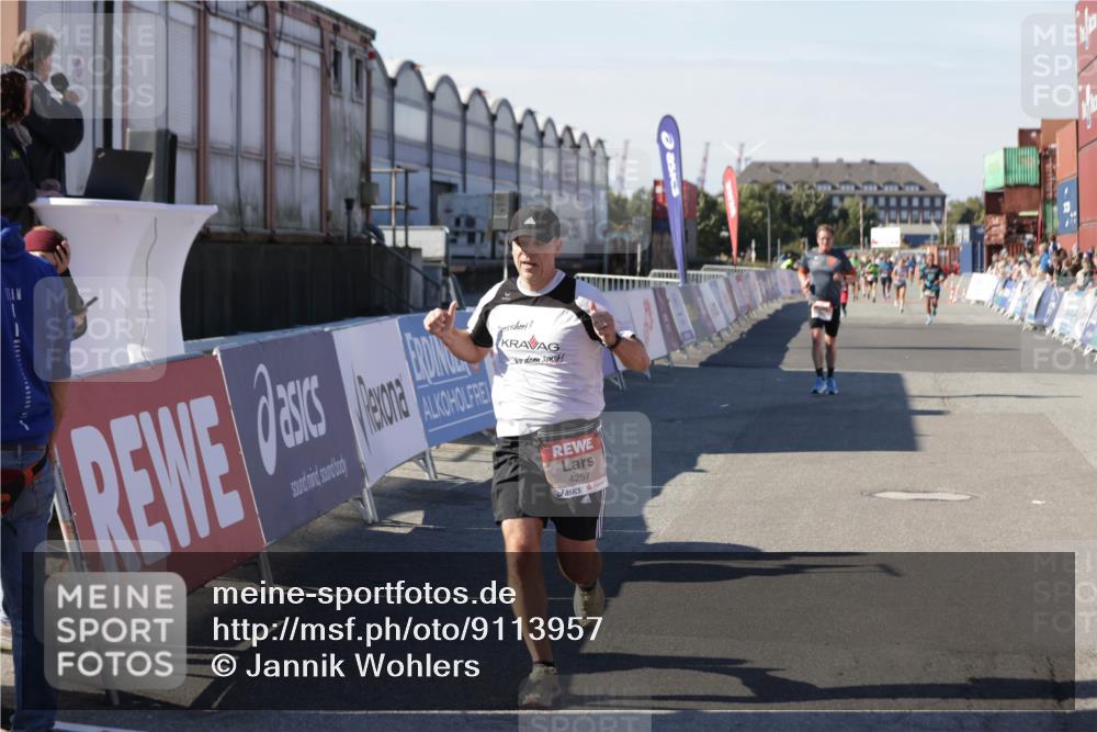03.10.2025 - Köhlbrandbrückenlauf Jannik Wohlers http://msf.ph/oto/9113957 03.10.2025 13:01:40 Ziel 4047, 4073, 4219, 4220, 4257, 5424, 5671, 6801 meine-sportfotos.de