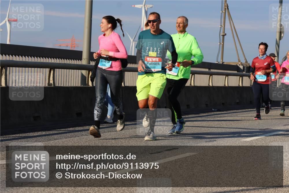03.10.2025 - Köhlbrandbrückenlauf Strokosch-Dieckow http://msf.ph/oto/9113975 03.10.2025 09:48:40 Position 2 3549, 2, 025, 3550 meine-sportfotos.de