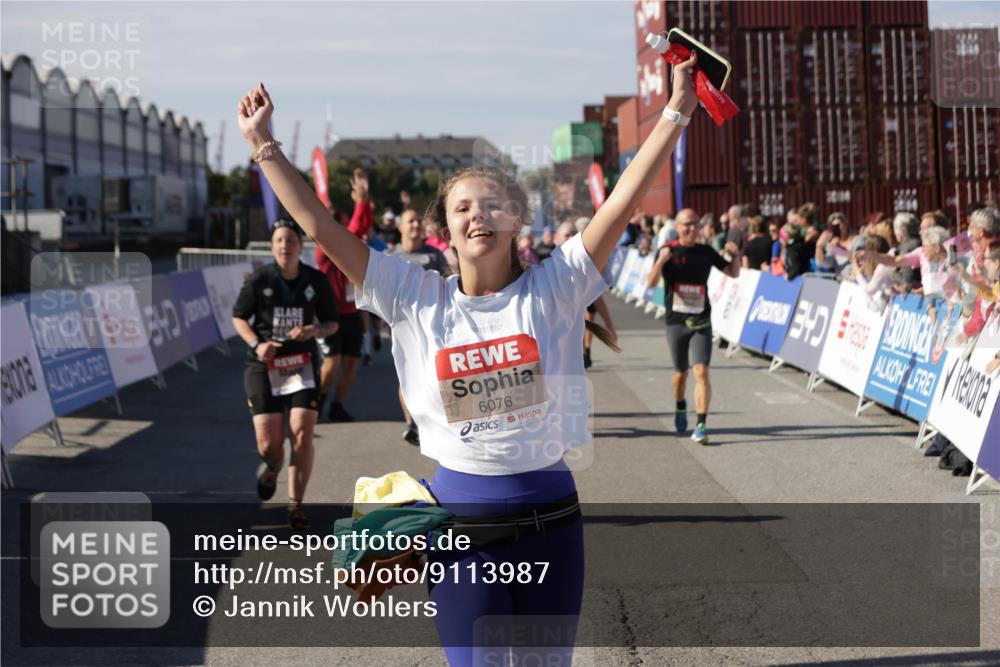 03.10.2025 - Köhlbrandbrückenlauf Jannik Wohlers http://msf.ph/oto/9113987 03.10.2025 13:32:02 Ziel 4443, 4842, 4902, 5155, 5246, 5247, 5248, 5267, 6076, 6126, 6460, 6736 meine-sportfotos.de