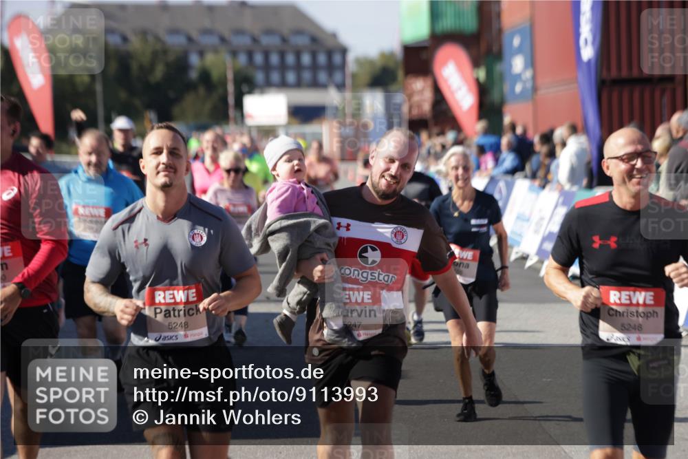 03.10.2025 - Köhlbrandbrückenlauf Jannik Wohlers http://msf.ph/oto/9113993 03.10.2025 13:32:04 Ziel 4443, 4842, 4902, 5155, 5238, 5246, 5247, 5248, 5921, 5922, 6076, 6126, 6146, 6460 meine-sportfotos.de