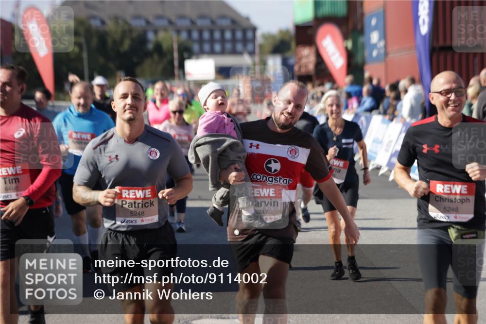 03.10.2025 - Köhlbrandbrückenlauf Jannik Wohlers http://msf.ph/oto/9114002 03.10.2025 13:32:04 Ziel 4443, 4842, 4902, 5155, 5238, 5246, 5247, 5248, 5921, 5922, 6076, 6126, 6146, 6460 meine-sportfotos.de