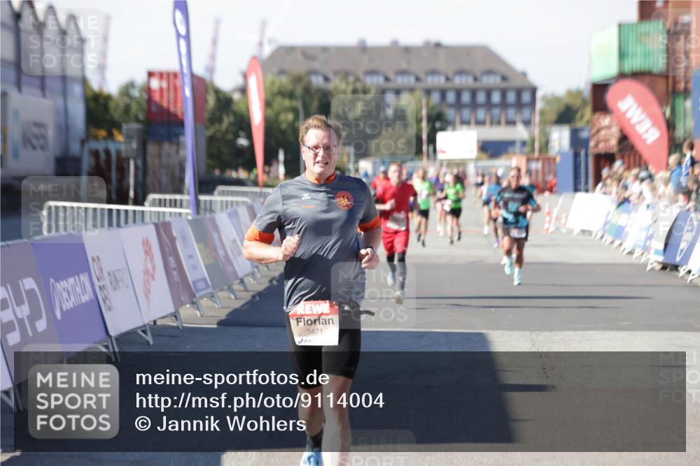 03.10.2025 - Köhlbrandbrückenlauf Jannik Wohlers http://msf.ph/oto/9114004 03.10.2025 13:01:43 Ziel 4047, 4220, 4257, 5671, 5739, 6801 meine-sportfotos.de