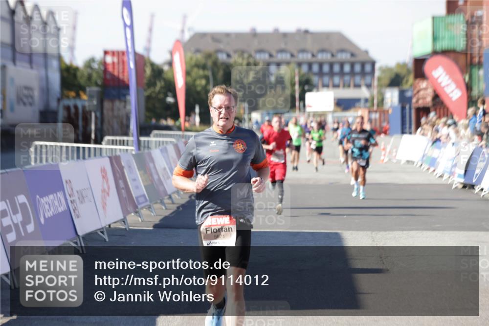 03.10.2025 - Köhlbrandbrückenlauf Jannik Wohlers http://msf.ph/oto/9114012 03.10.2025 13:01:44 Ziel 4047, 4220, 4257, 5671, 5739 meine-sportfotos.de