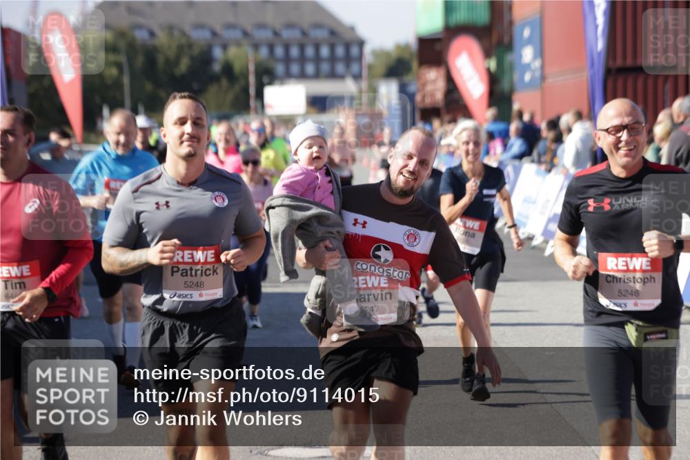 03.10.2025 - Köhlbrandbrückenlauf Jannik Wohlers http://msf.ph/oto/9114015 03.10.2025 13:32:04 Ziel 4443, 4842, 4902, 5155, 5238, 5246, 5247, 5248, 5921, 5922, 6076, 6126, 6146, 6460 meine-sportfotos.de