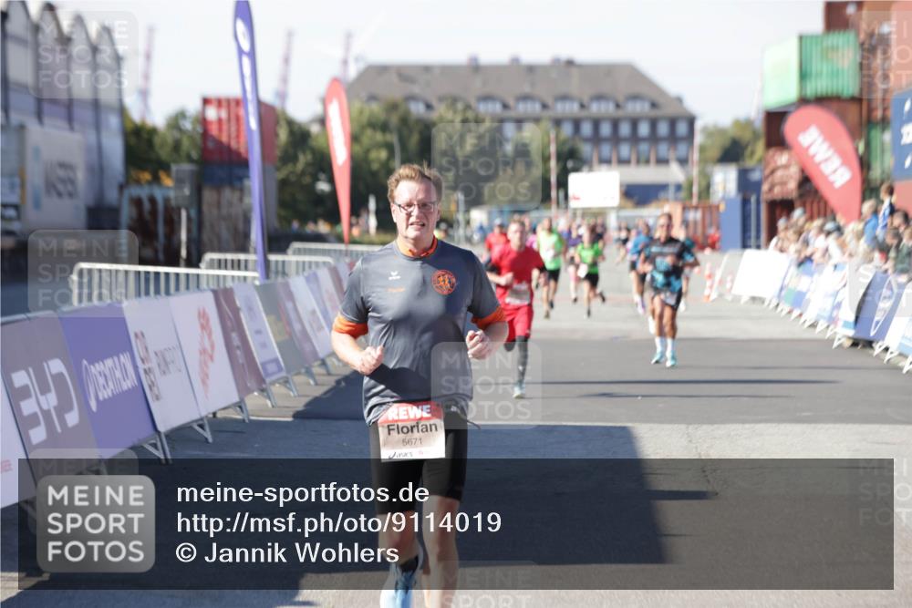 03.10.2025 - Köhlbrandbrückenlauf Jannik Wohlers http://msf.ph/oto/9114019 03.10.2025 13:01:44 Ziel 4047, 4220, 4257, 5671, 5739 meine-sportfotos.de